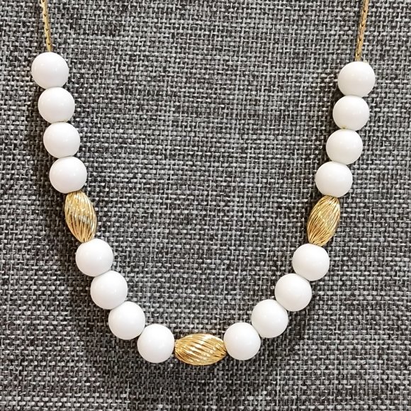 Pair - Vintage Floating Round White and Spiral Gold Bead Gold Box Chain Necklace - Picture 4 of 11